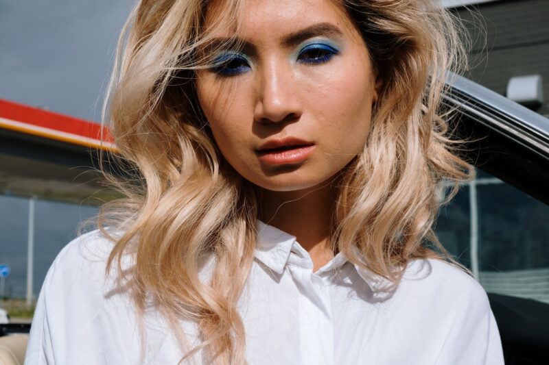 The Ultimate Guide To '90s Makeup Looks: Retro Glamour Revisited